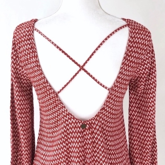 billabong red romper with open back - Picture 2 of 2